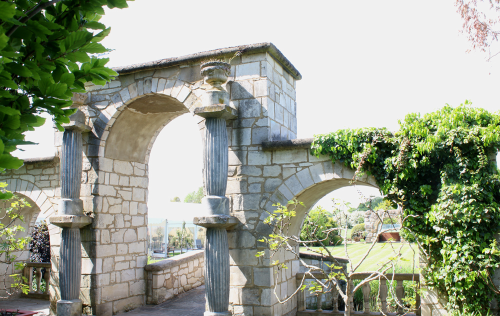 Flaxbourne Gardens archway.