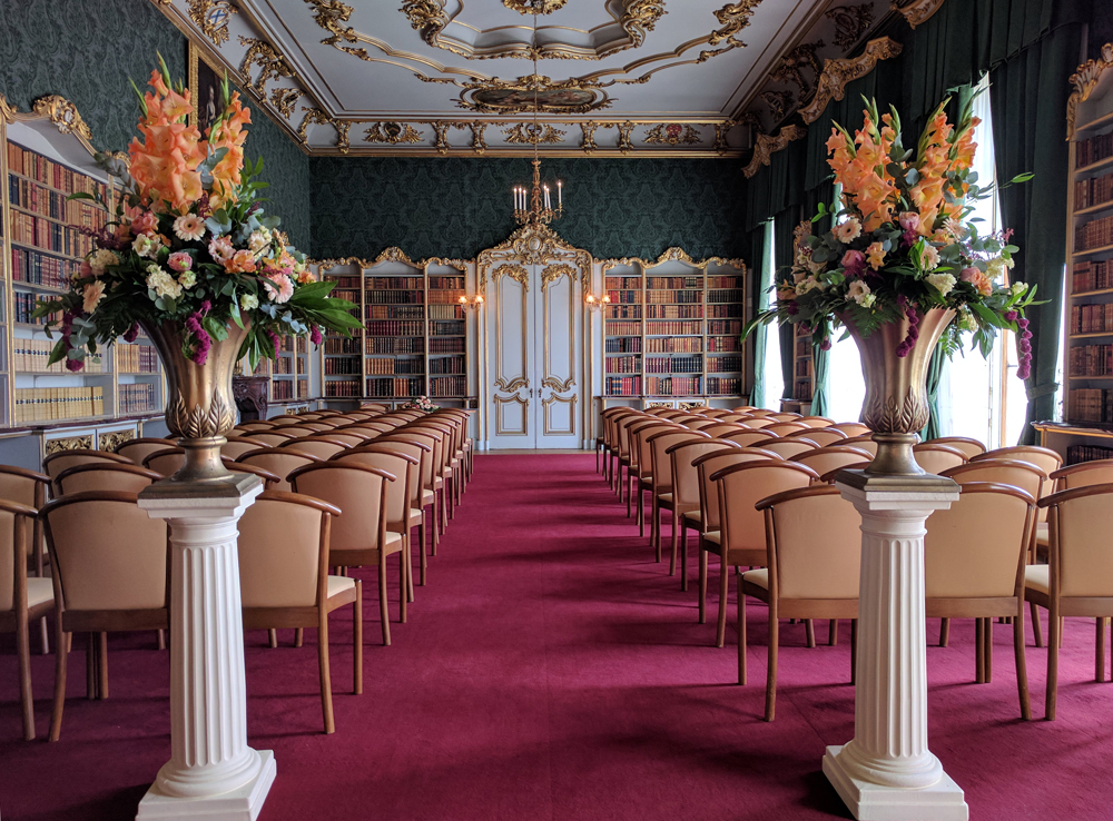 Pedestal arrangements in Wrest Park.