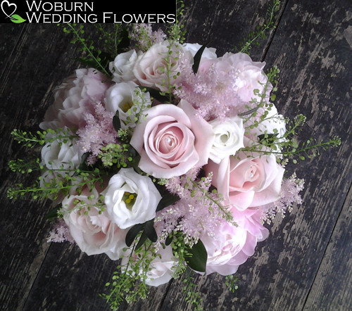 Rose, Lizzianthus and Thalaspi bouquet.