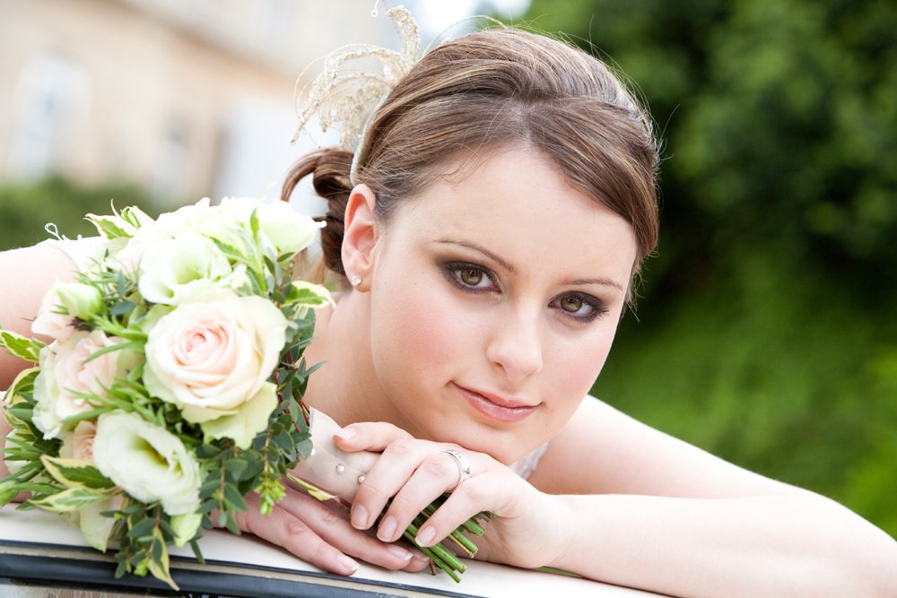 bride with lilac wedding bouquet